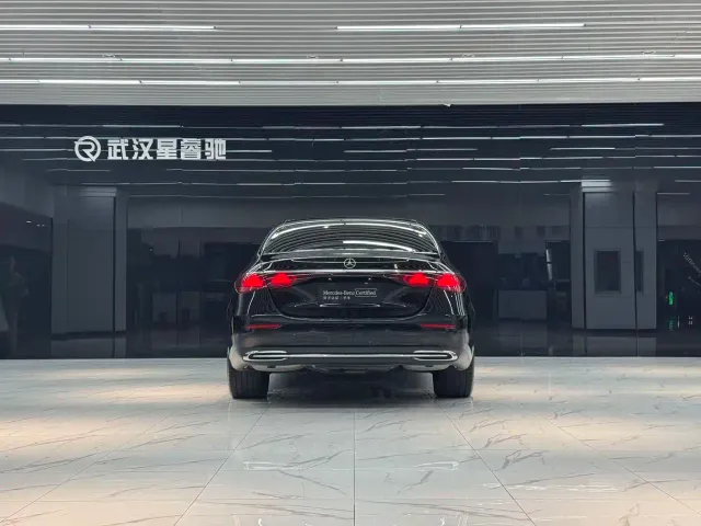 Mercedes-Benz E-Class — Фото автомобиля 2