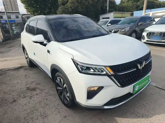 Wuling Asta — Фото автомобиля 3