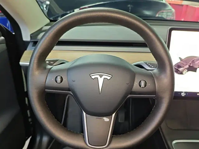 Tesla Model Y — Фото автомобиля 10
