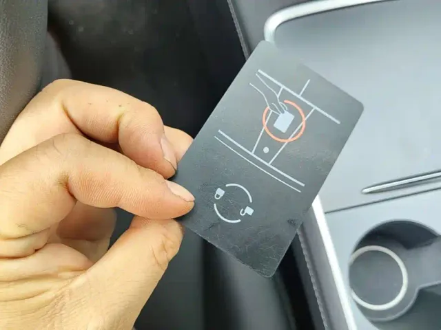 Tesla Model Y — Фото автомобиля 8