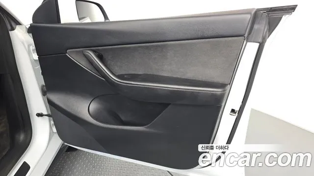 Tesla Model Y — Фото автомобиля 13