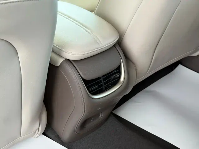 IM Motors L6 — Фото автомобиля 14