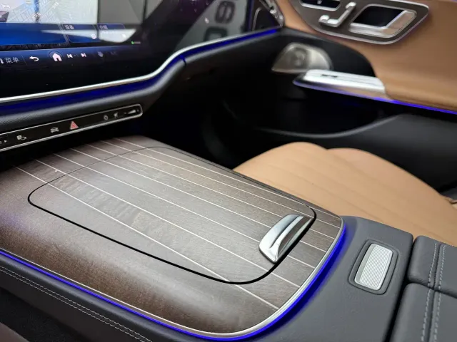 Mercedes-Benz E-Class — Фото автомобиля 14