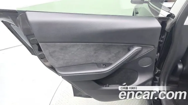 Tesla Model Y — Фото автомобиля 14