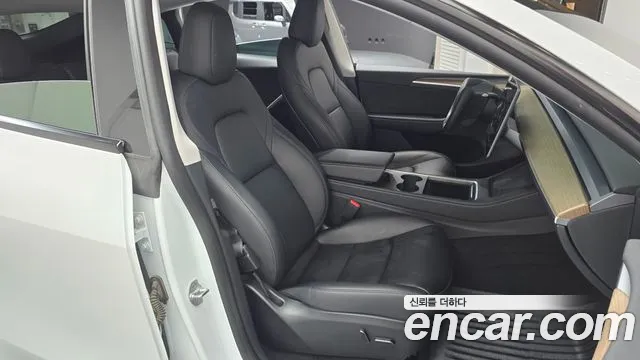 Tesla Model Y — Фото автомобиля 24