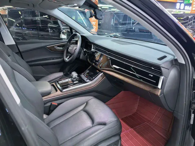 Audi Q7 — Фото автомобиля 4