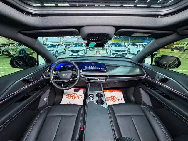 Cadillac XT5 — Фото автомобиля 10