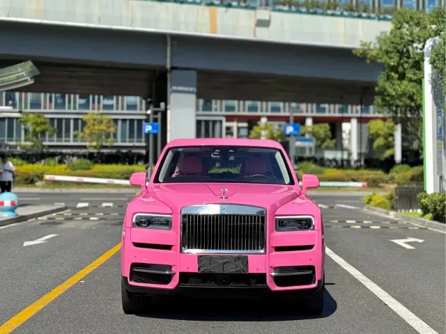 Фотография автомобиля — Rolls-Royce Cullinan