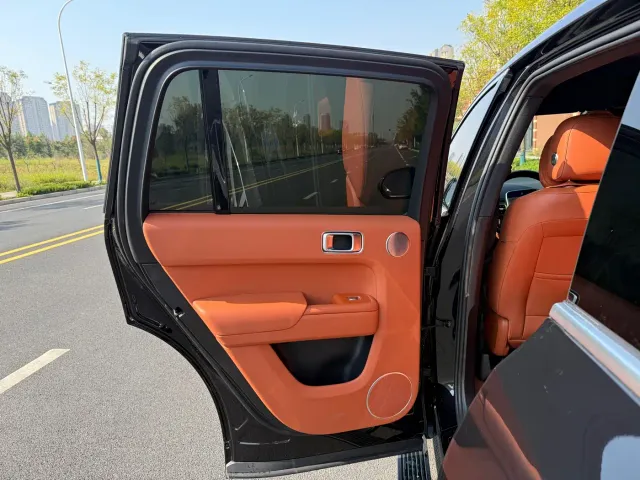 Li Auto L8 — Фото автомобиля 6