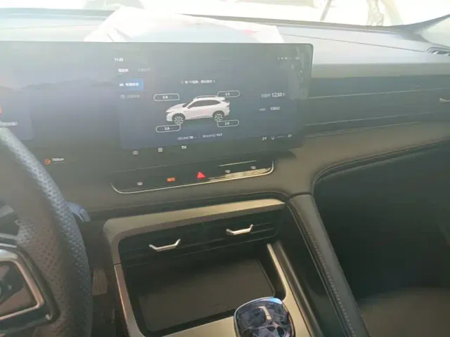 Roewe RX5 — Фото автомобиля 12