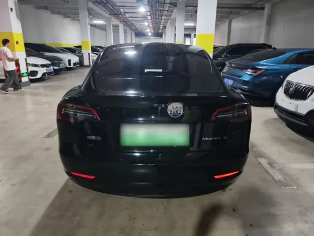 Tesla Model 3 — Фото автомобиля 5