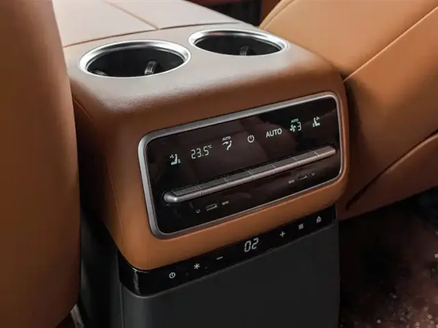 Li Auto L9 — Фото автомобиля 15