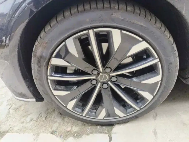 Volvo S90 — Фото автомобиля 7