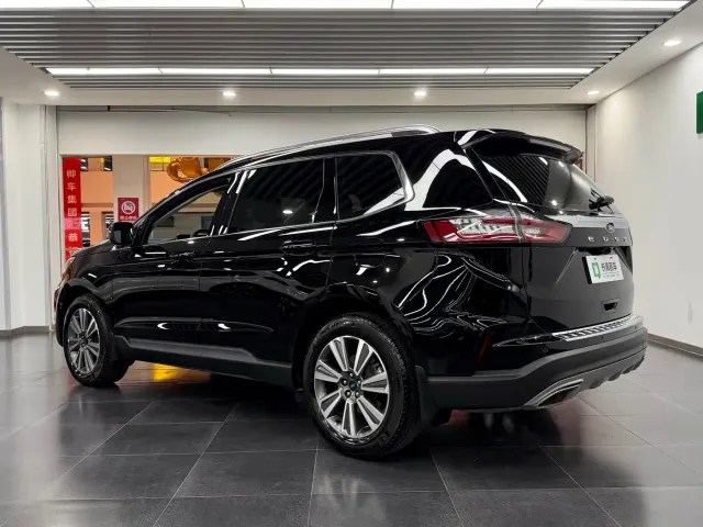 Ford Edge — Фото автомобиля 4