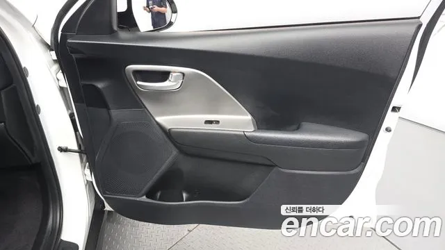 Kia Niro — Фото автомобиля 13