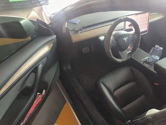 Tesla Model 3 — Фото автомобиля 12