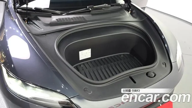 Tesla Model 3 — Фото автомобиля 6