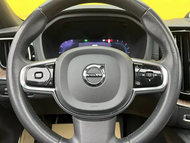 Volvo XC60 — Фото автомобиля 15