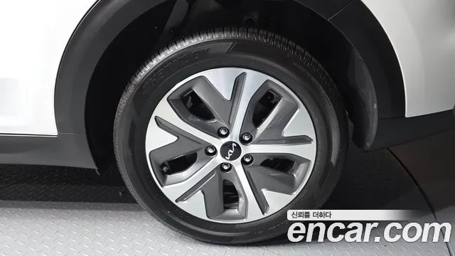 Kia Niro — Фото автомобиля 21