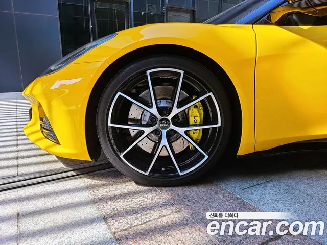 Lotus Emira — Фото автомобиля 20