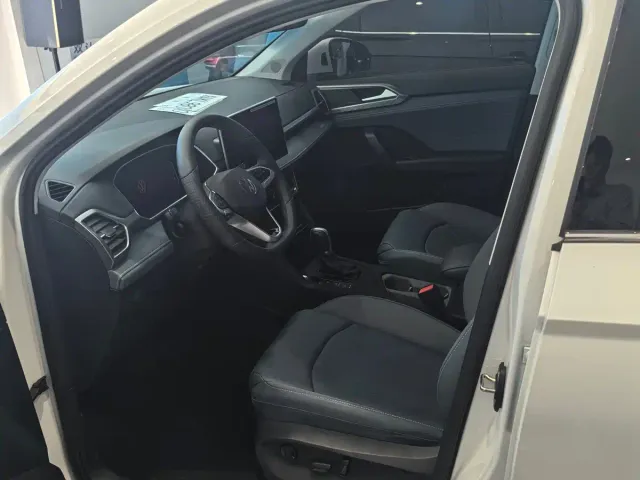 Volkswagen Tharu — Фото автомобиля 10