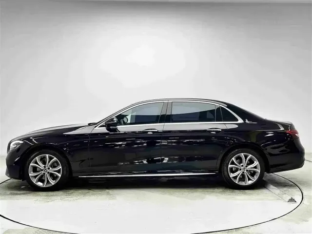 Mercedes-Benz E-Class — Фото автомобиля 21