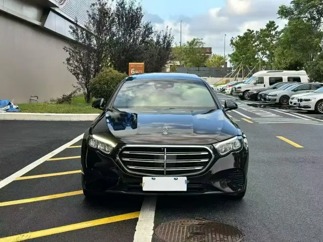 Mercedes-Benz E-Class — Фото автомобиля 2