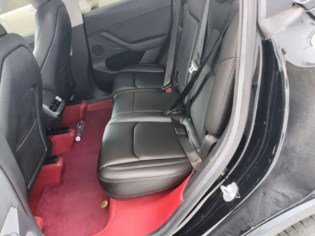 Tesla Model Y — Фото автомобиля 21