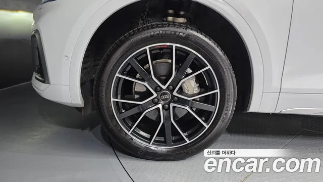 Audi Q5 45 TFSI quattro Premium — Фото автомобиля 5