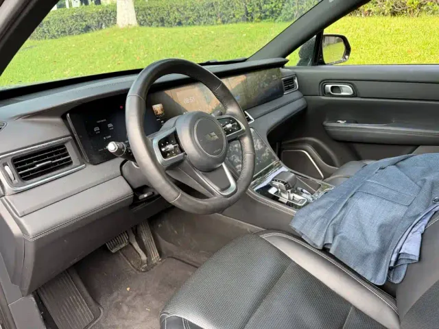 Li Auto ONE — Фото автомобиля 7