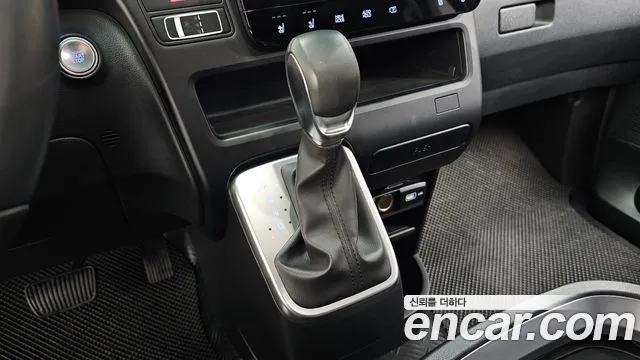 Hyundai Staria Staria — Фото автомобиля 4