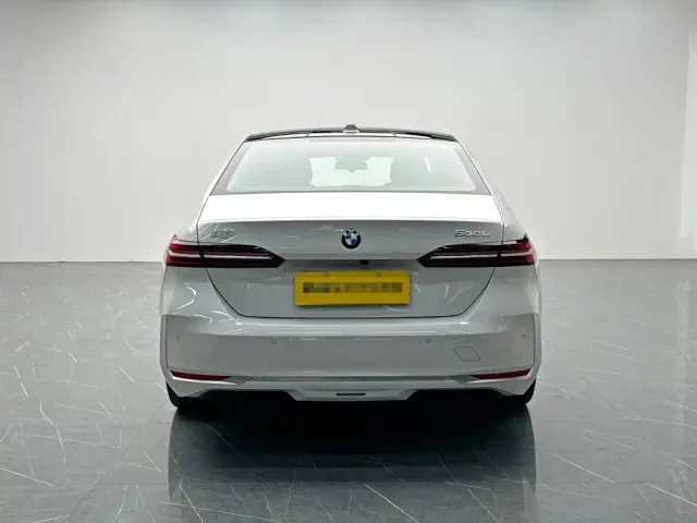 BMW 5 Series — Фото автомобиля 5