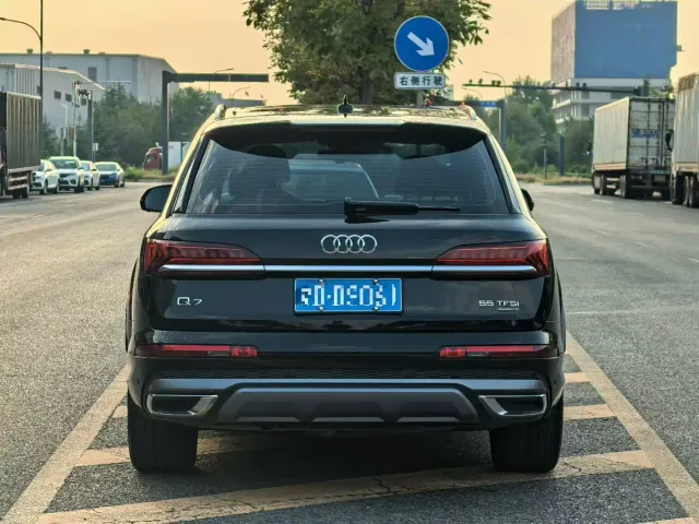 Audi Q7 — Фото автомобиля 8
