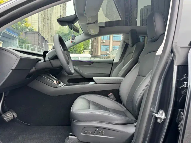 Tesla Model Y — Фото автомобиля 9