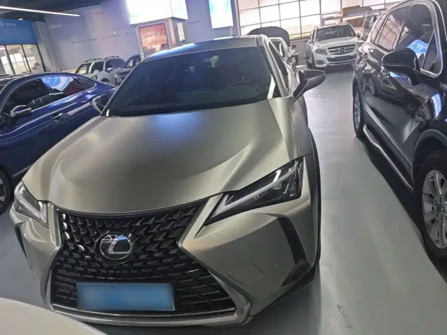 Lexus UX — Фото автомобиля 2