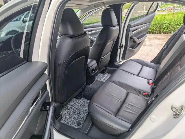 Mazda Axela — Фото автомобиля 9