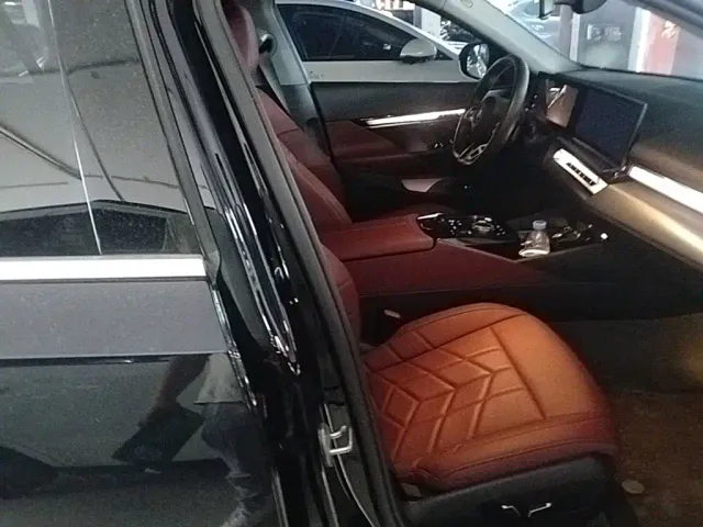 BMW 5 Series — Фото автомобиля 24