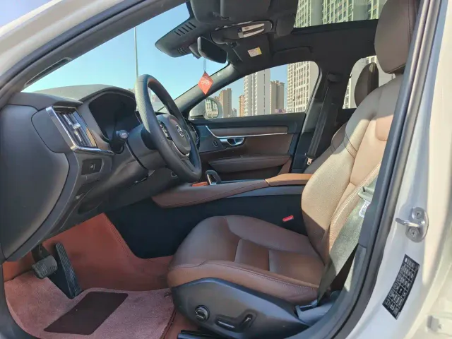Volvo V90 — Фото автомобиля 4