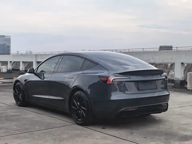 Tesla Model 3 — Фото автомобиля 6