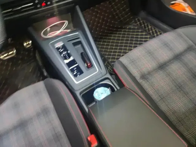 Volkswagen Golf GTI 2021 380TSI DSG GTI — Фото автомобиля 16