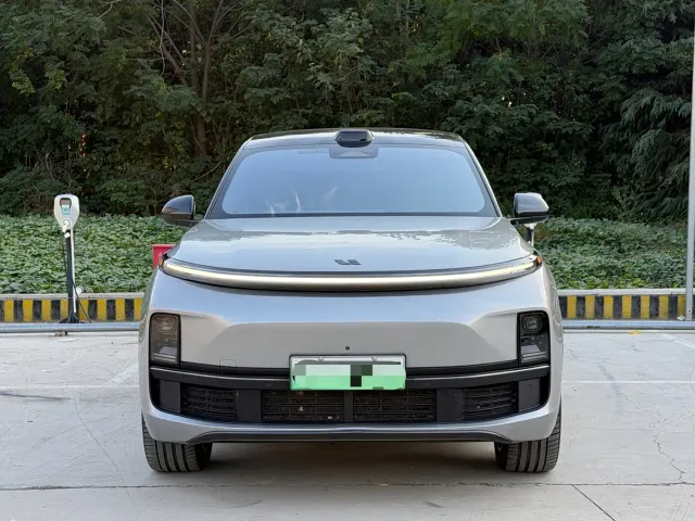 Li Auto L9 — Фото автомобиля 2