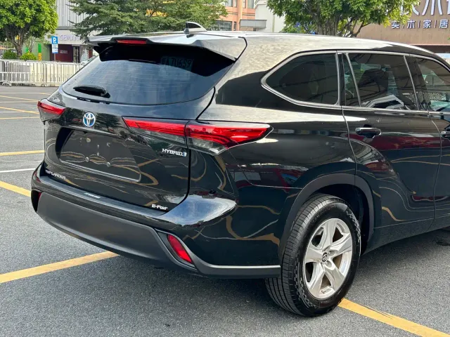 Toyota Highlander — Фото автомобиля 11