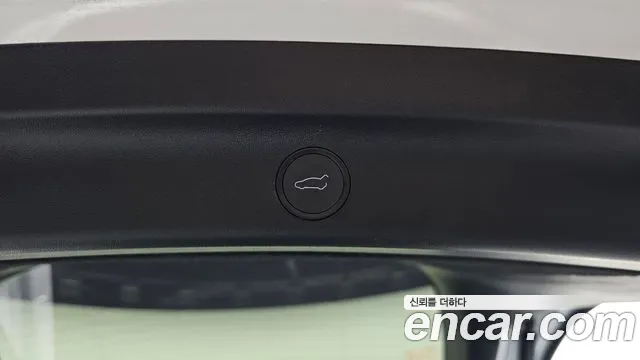 Tesla Model Y — Фото автомобиля 8