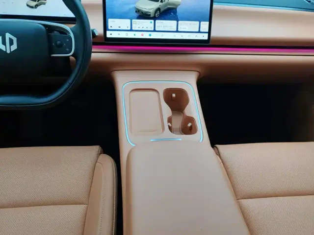 Leapmotor C10 — Фото автомобиля 16