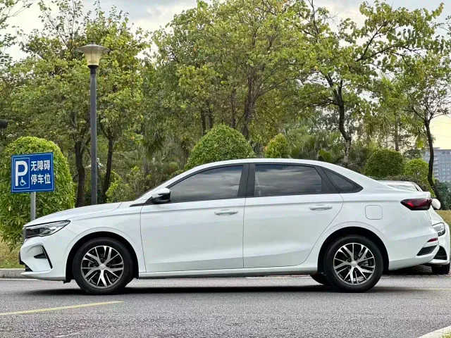 Geely Emgrand — Фото автомобиля 4