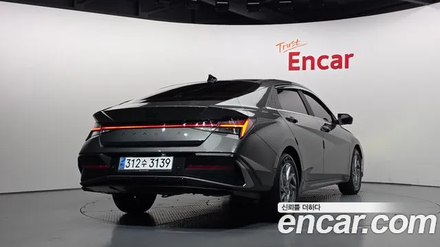 Hyundai Avante CN7 — Фото автомобиля 2