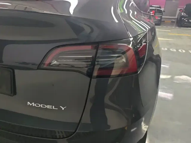 Tesla Model Y — Фото автомобиля 7