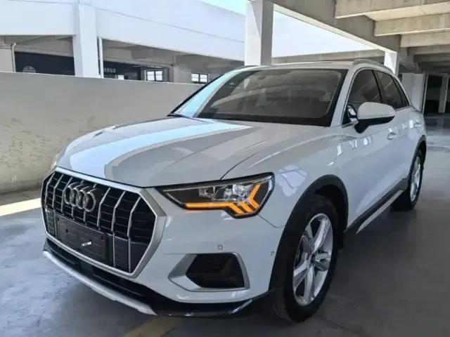 Фотография автомобиля — Audi Q3