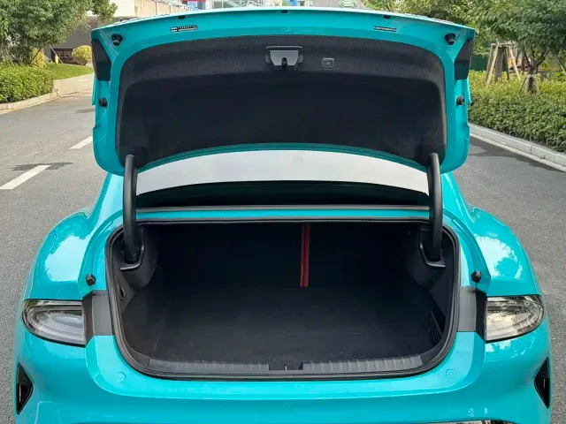 Xiaomi SU7 — Фото автомобиля 23