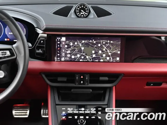 Porsche Macan Electric — Фото автомобиля 14